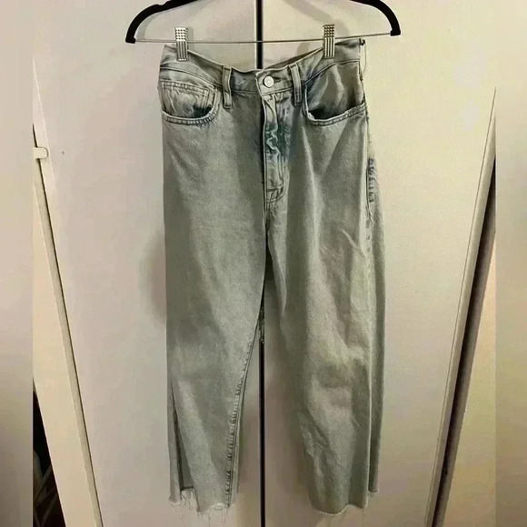 Frame Le Jane cropped jeans in a light wash. - Picture 2 of 8